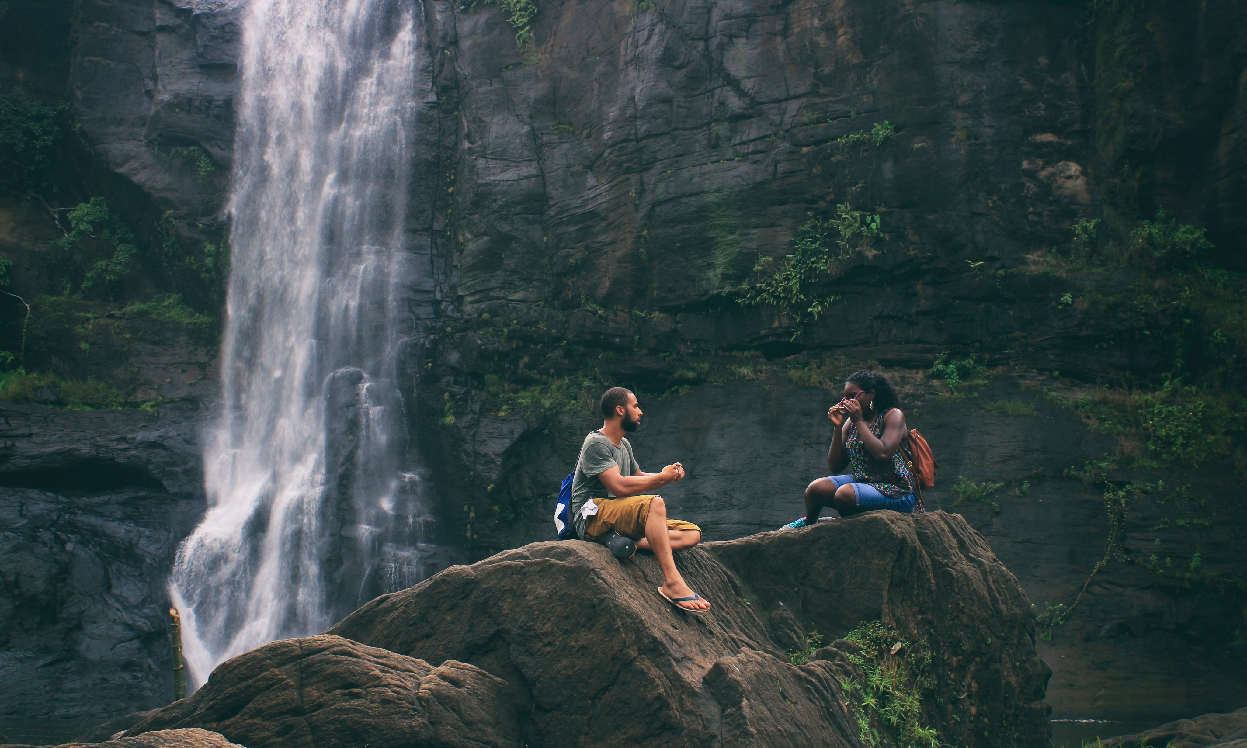 Overcome major camping pitfalls for curly hair girls with these 9 tricks