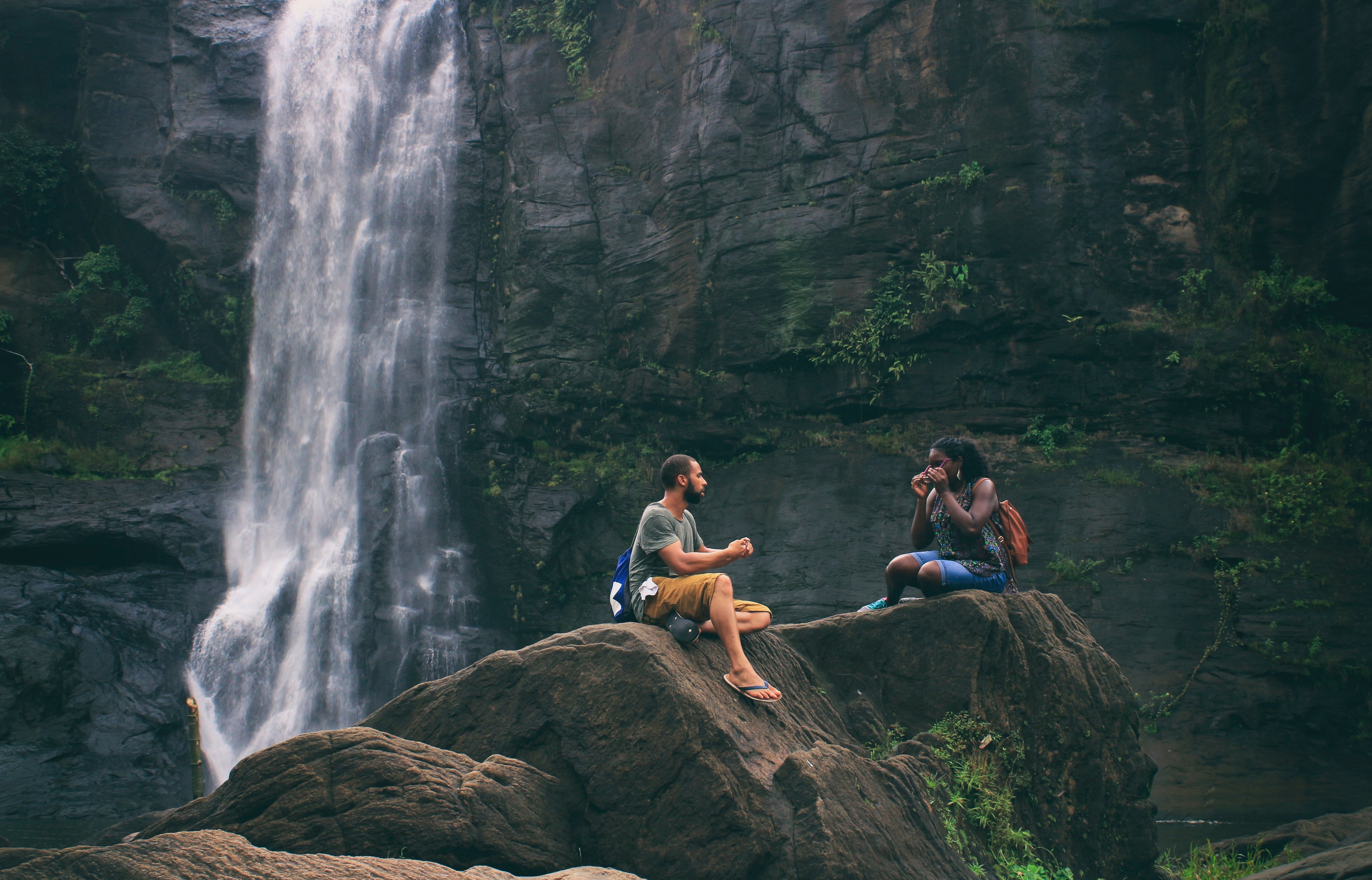 Overcome major camping pitfalls for curly hair girls with these 9 tricks