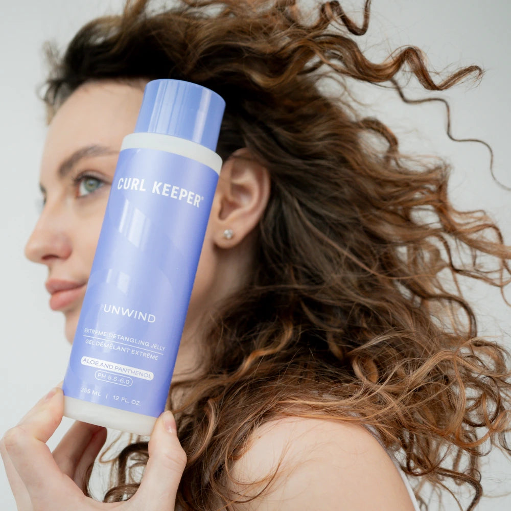 CurlKeeper_-_ExtremeDetanglingJelly_-_Unwind_-_12oz_-_Lifestyle2C02.webp